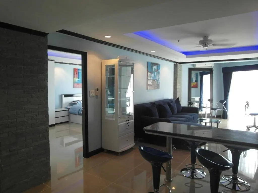 Паттайя: Sea View 16th Floor Condo at Jomtien Beach