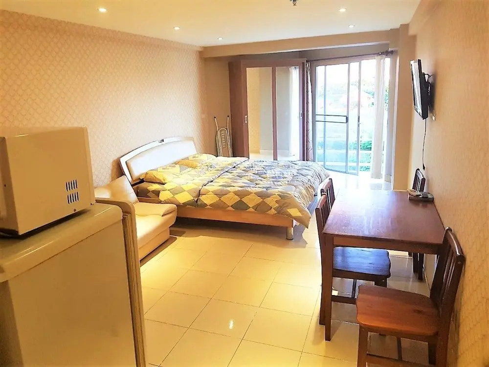 Паттайя: Jomtien Beach Condo - Floor 4 Studio Close to the Beach