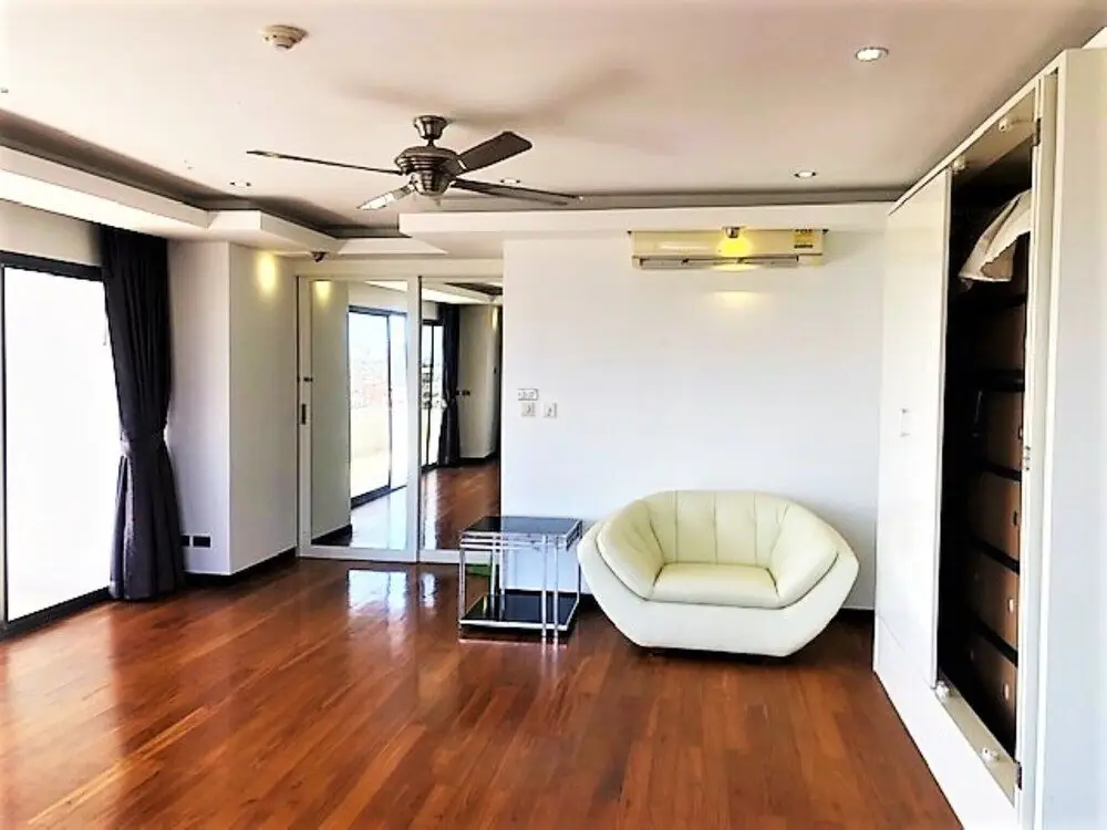 Паттайя: Stunning sea and City Views From This 20th Floor Condo in Cental Pattaya