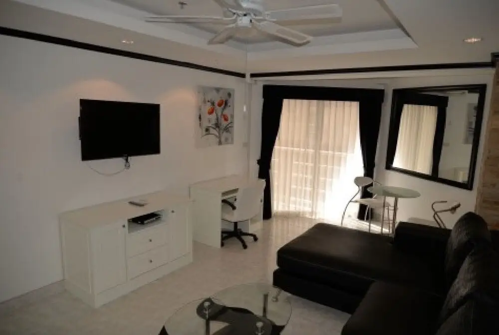 Jomtien Beach Condominium 6th Floor Apartment — фото 1