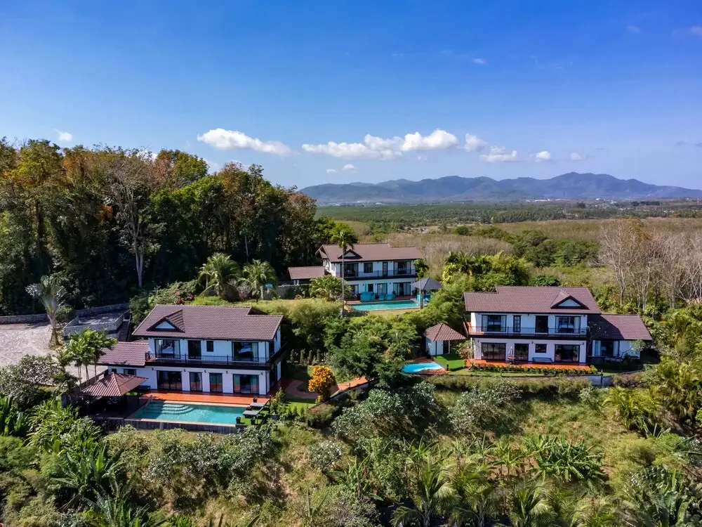 Тхаланг: Peaceful 8br Two Pool Panoramic Twin