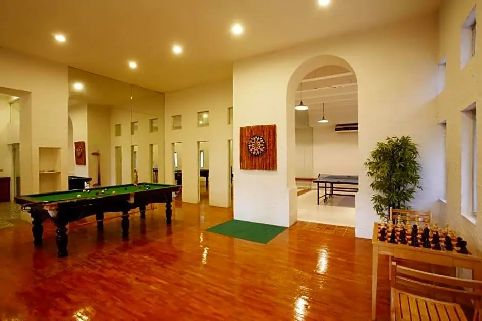 Муанг: Waterfront Suites Phuket by Centara