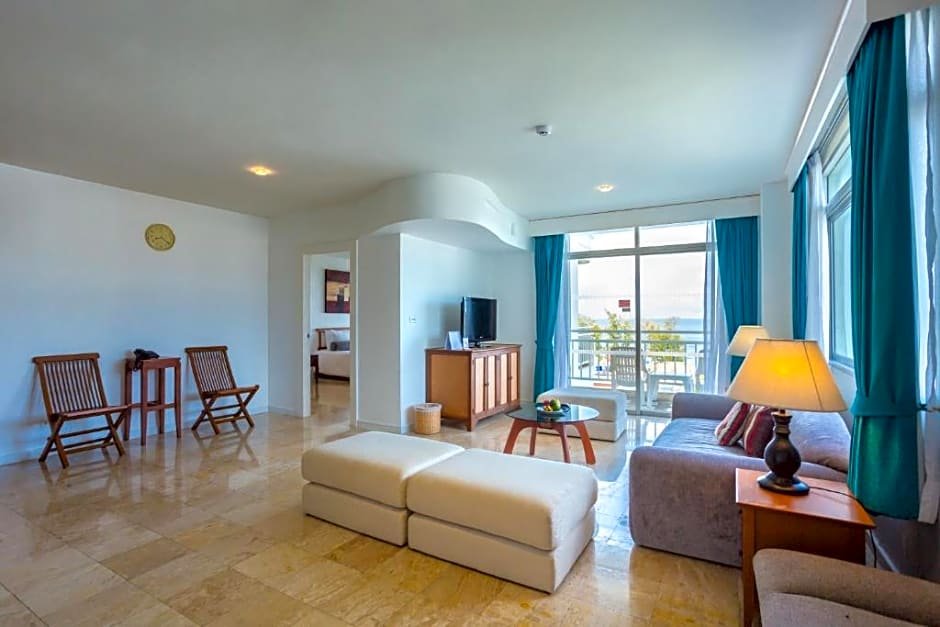Муанг: Waterfront Suites Phuket by Centara