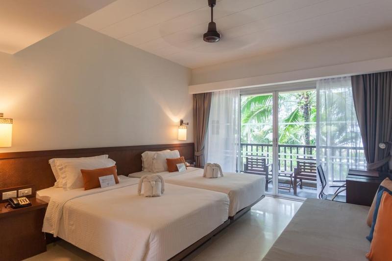 Такуа Па: The Grand Southsea Khaolak Beach Resort
