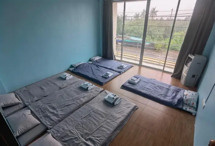 Накхон-Чай-Си: YYK Hostel 24H