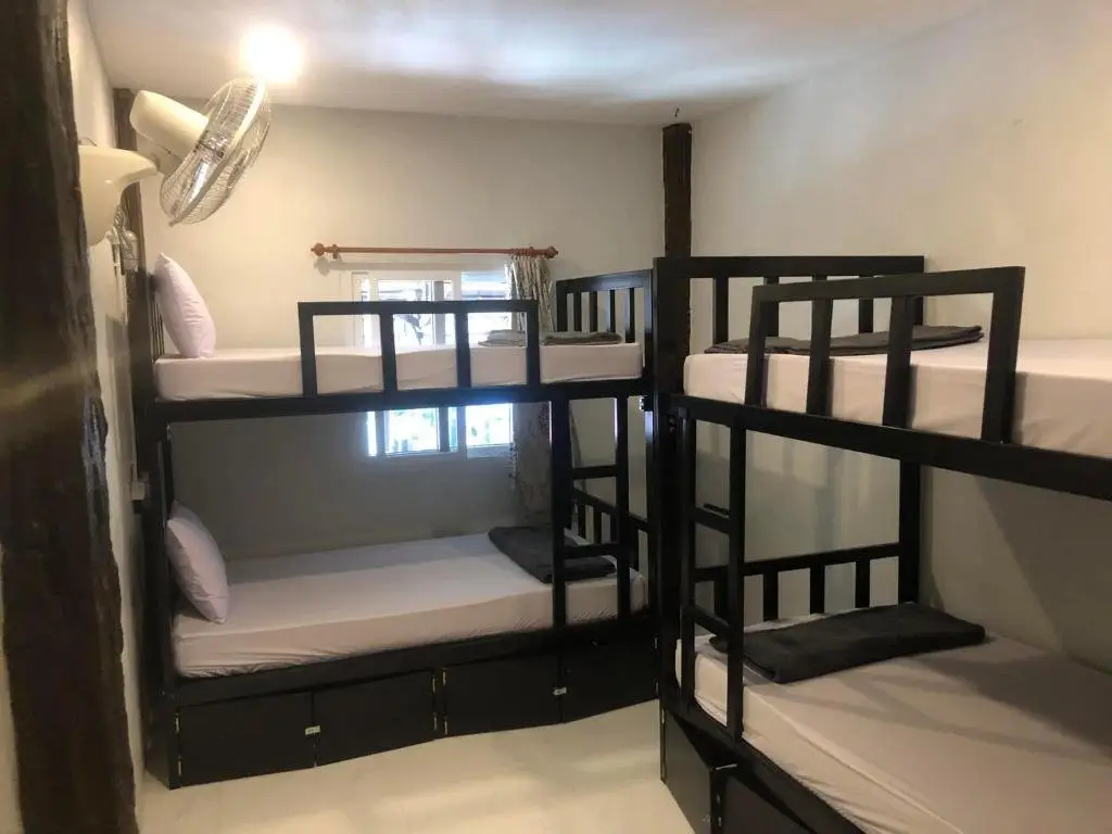 Краби: Social Quarters