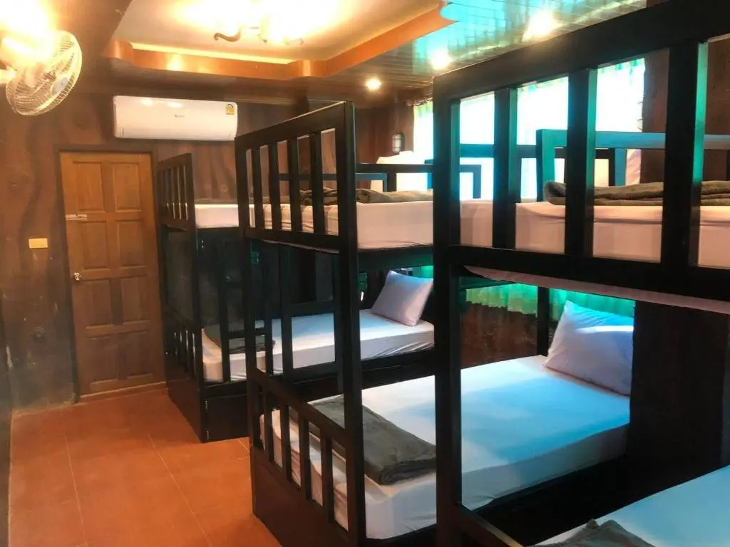 Краби: Social Quarters