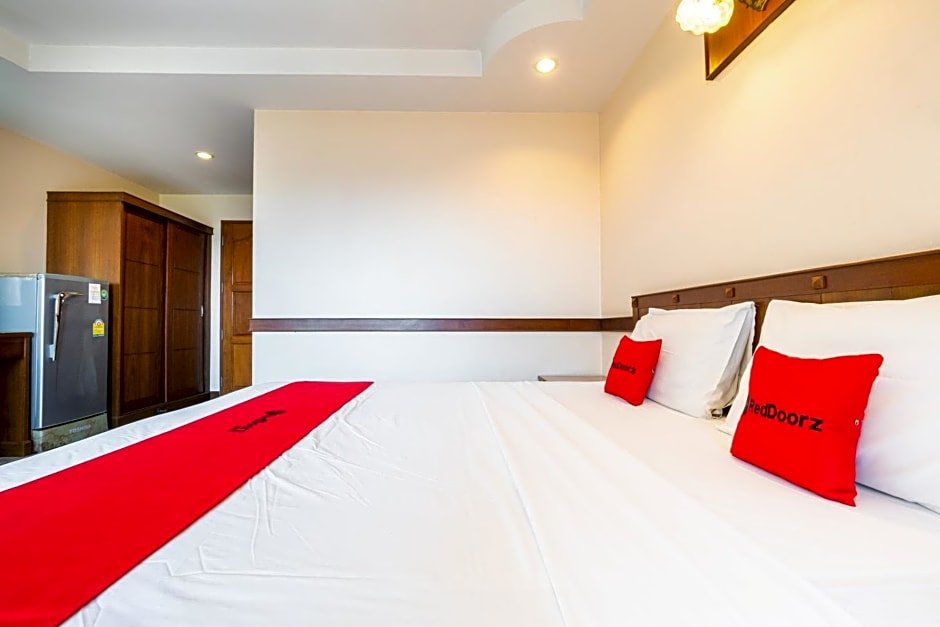 Паттайя: RedDoorz Navin Mansion 3 Pattaya