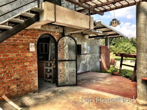 Чом-Тонг: Hip Home at Hod