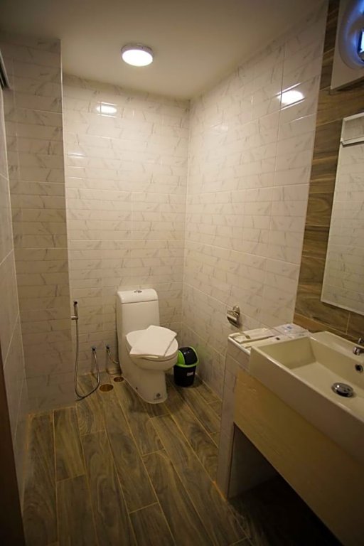 Самутпракан: Kim Hotel @ Bangplong