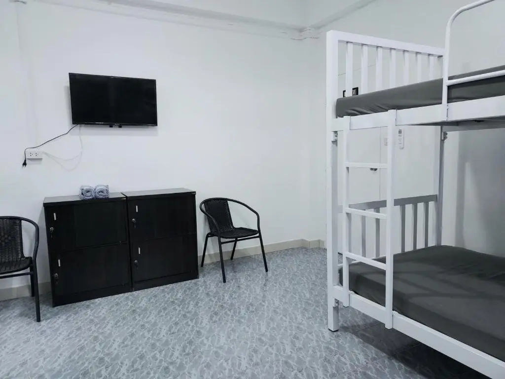 Тхаланг: Room79