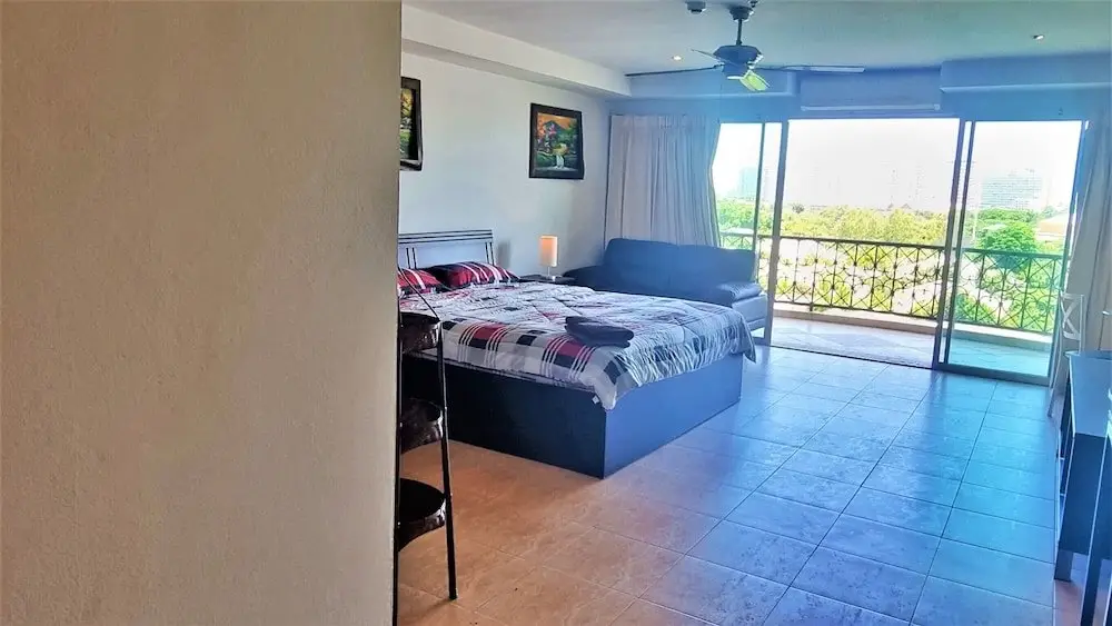 Паттайя: Large Studio Condo Jomtien