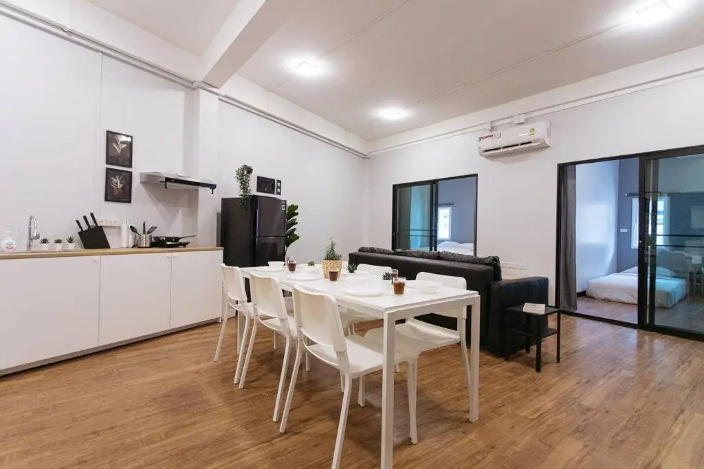 Бангкок: U3 Large 2 Bedroom Full kitchen near BTS Udomsuk