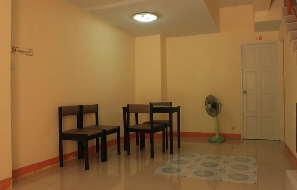 Патхумтхани: Penthip House