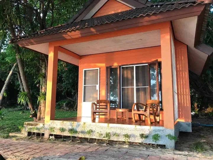 Старая часть Ланты: Paradise Beachfront Bungalows