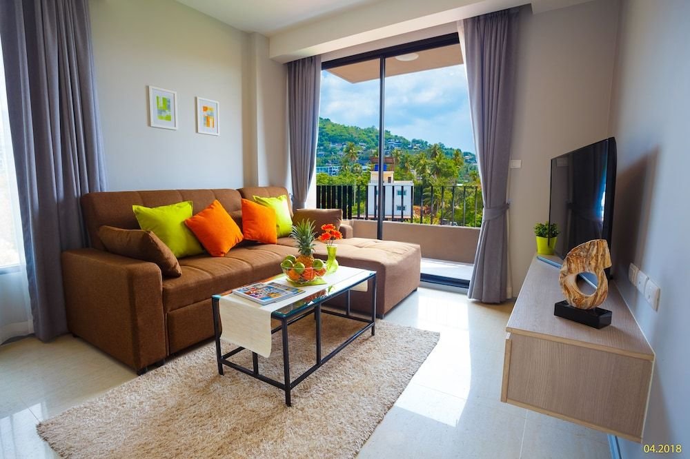 Тхаланг: 6th Avenue Phuket Surin - by Holy cow
