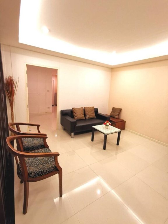 Муанг: Pon House