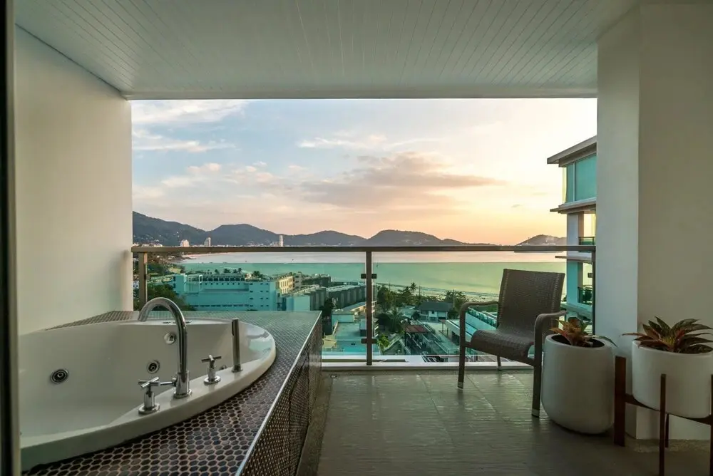 Кату: Baycliff - Seaview 2 Bedroom apt With Jacuzzi Pool and Kitchen in Patong