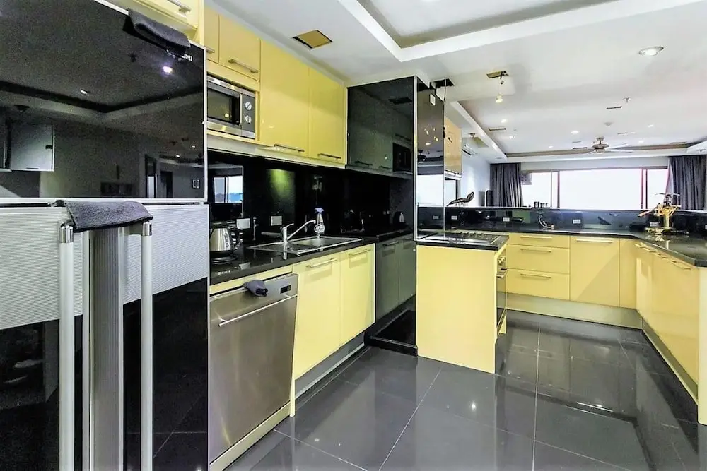 Паттайя: 20th Floor 2-bed Condo With Stunning Views