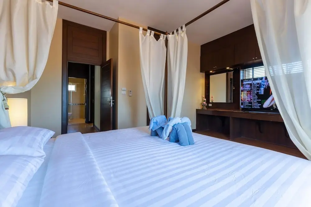 Хуахин: 5 Bedroom Pool Villa Close To Town H5