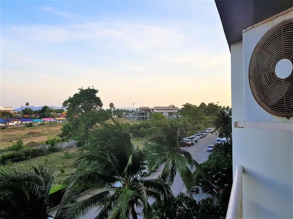 Паттайя: Jomtien Beach Condo - Studio Close to the Beach