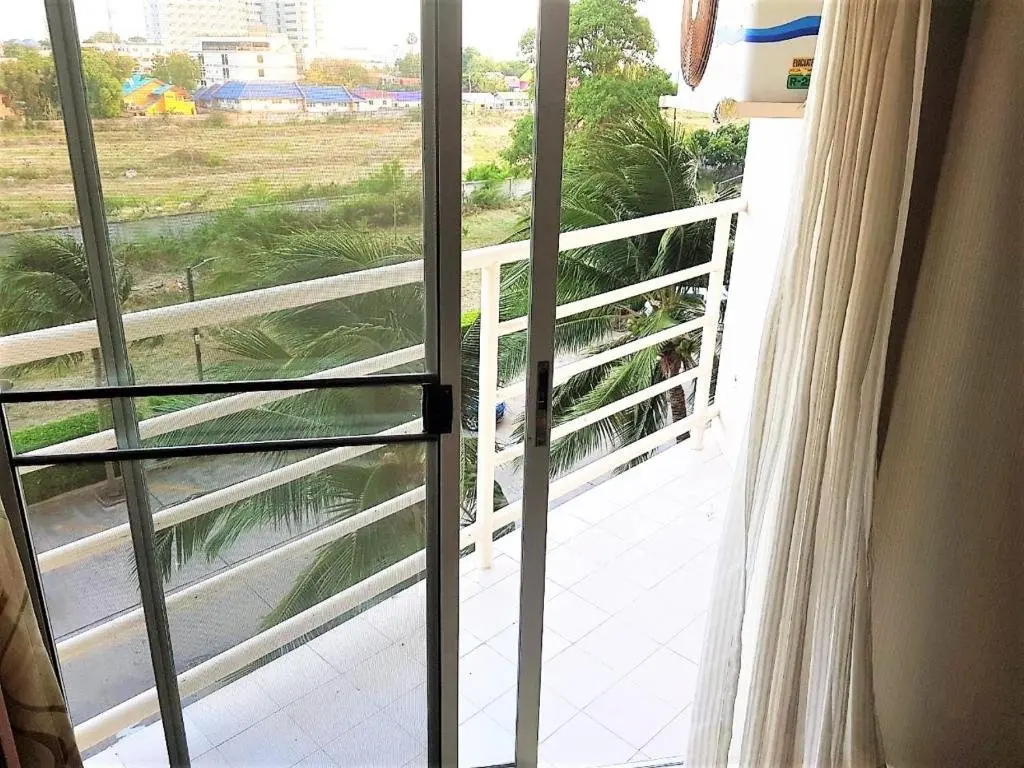 Паттайя: Jomtien Beach Condo - Studio Close to the Beach