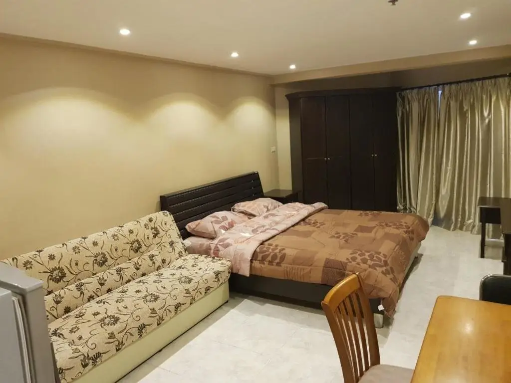 Паттайя: Sea View Studio Condo in Jomtien Beach Pattaya