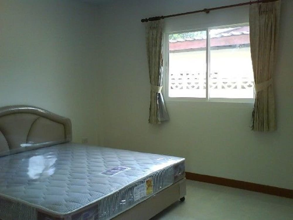 Муанг: Lovely House With Access to Large Swimming Pool and Near Chalong Pier Num001