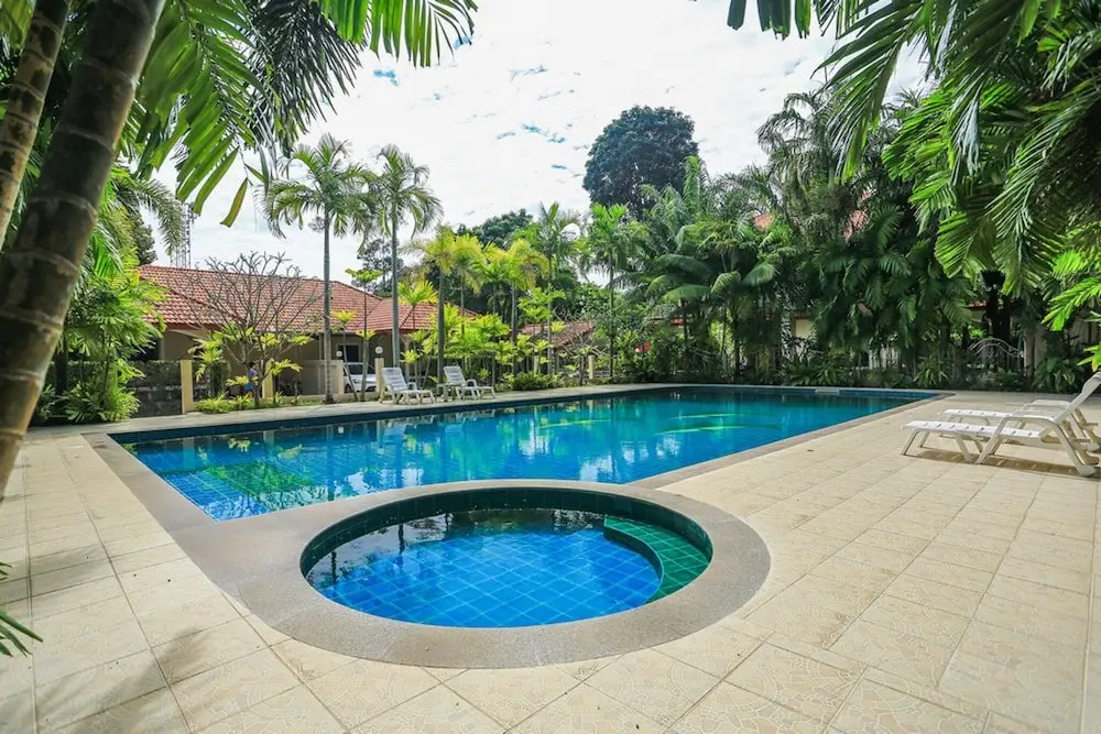 Муанг: Lovely House With Access to Large Swimming Pool and Near Chalong Pier Num001