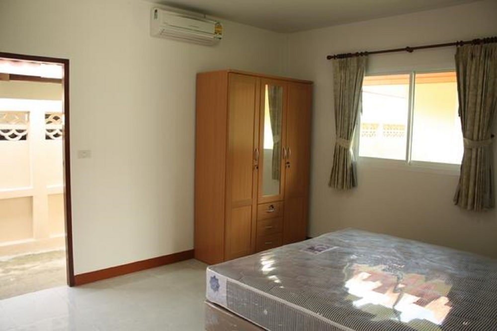 Муанг: Lovely House With Access to Large Swimming Pool and Near Chalong Pier Num001