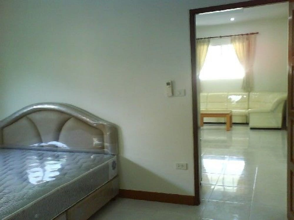 Муанг: Lovely House With Access to Large Swimming Pool and Near Chalong Pier Num001