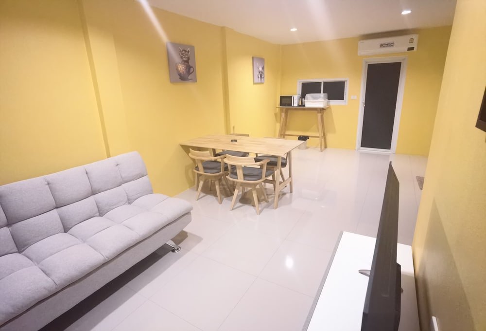 Накхон-Чай-Си: YYK Homestay