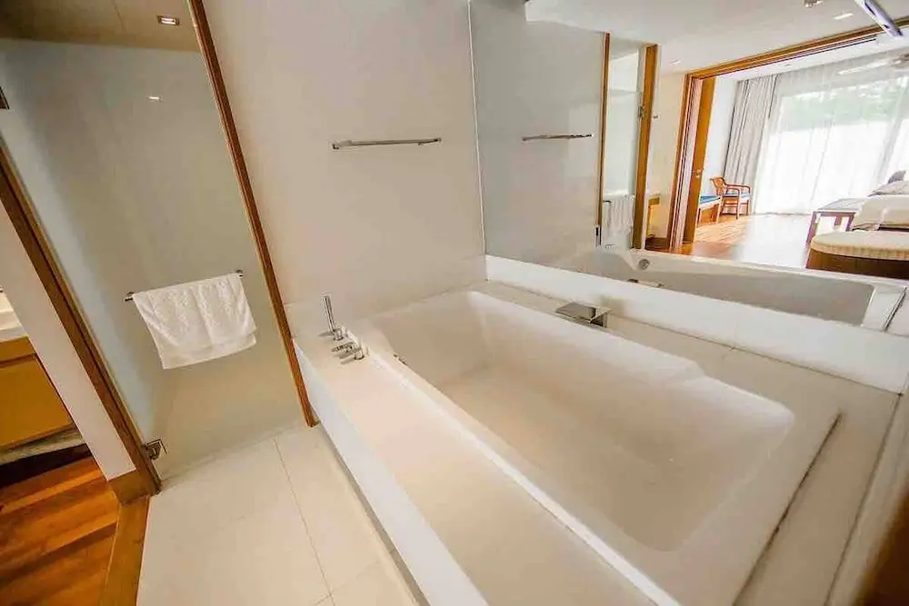 Тхаланг: Beachfront 3br Luxe Plunge Pool On Naithon Beach