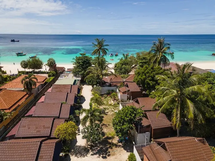 Сатун: Chareena Beachside