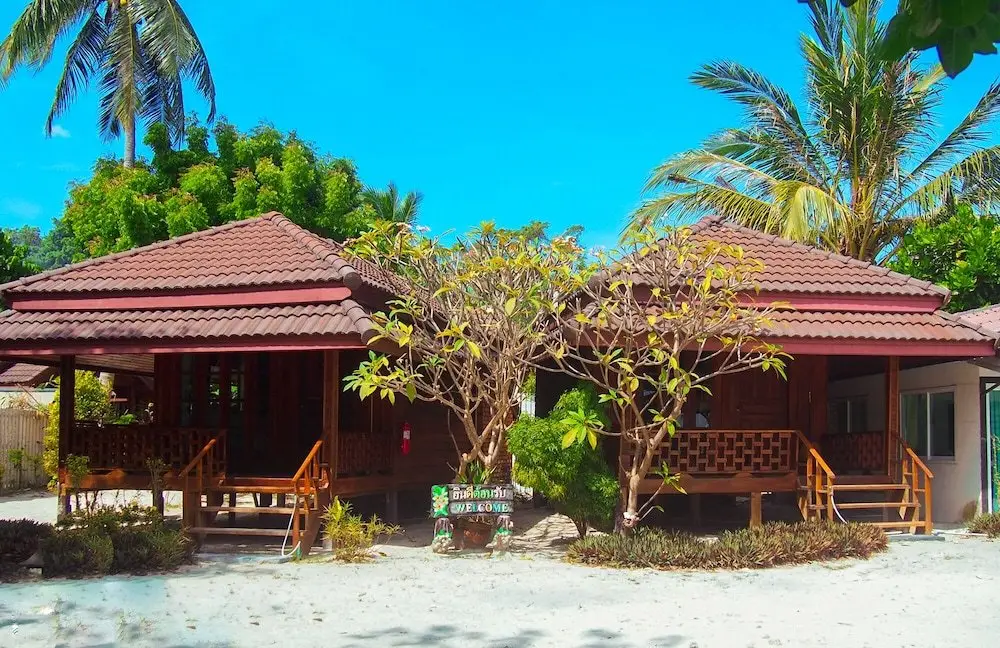 Сатун: Chareena Beachside