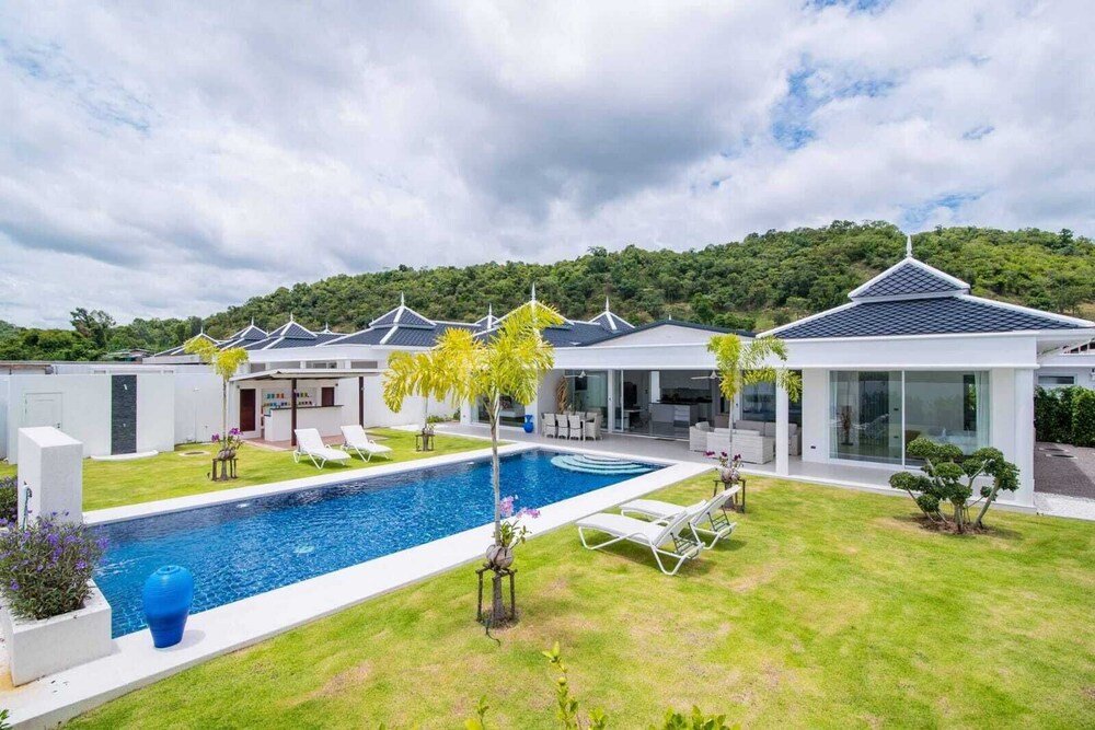 Luxury Modern 4 Bedroom Pool FH108 — фото 1
