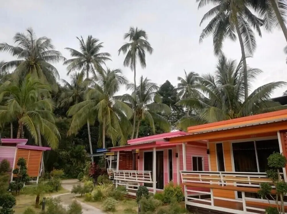 Старая часть Ланты: Phumiphat Resort  Koh Mook