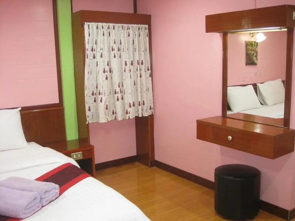 Банг-Сапхан: Haad Somboon House