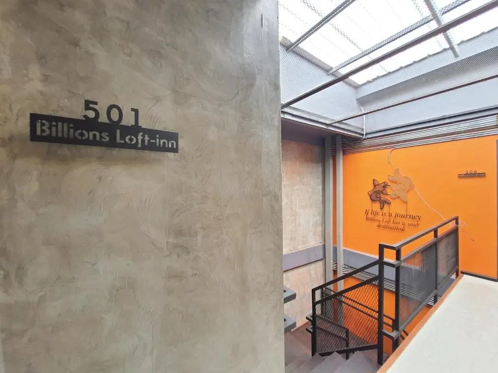 Бангкок: Billions loft Inn