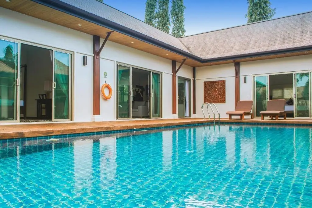 Муанг: Two Villas Holiday Oriental Style Nai Harn Beach