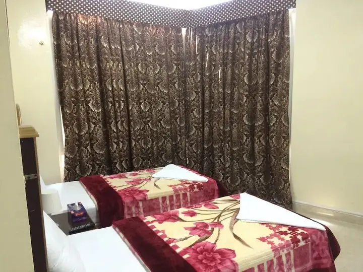 Дубай: White Sand Hotel