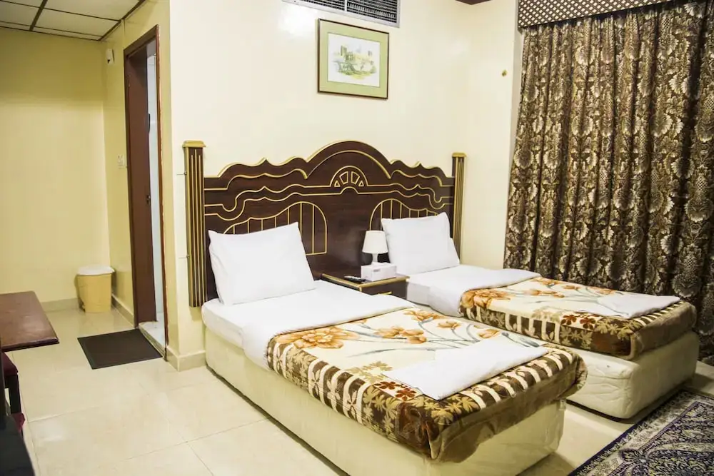 Дубай: White Sand Hotel