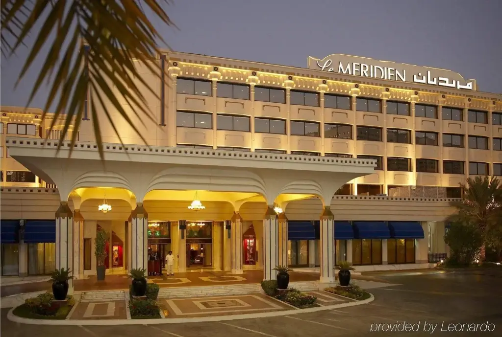 Курортный отель Le Meridien Abu Dhabi Hotel — фото 1