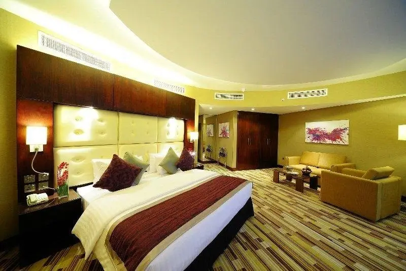 Дубай: Monaco Hotel