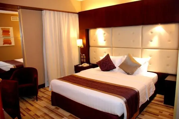Дубай: Monaco Hotel