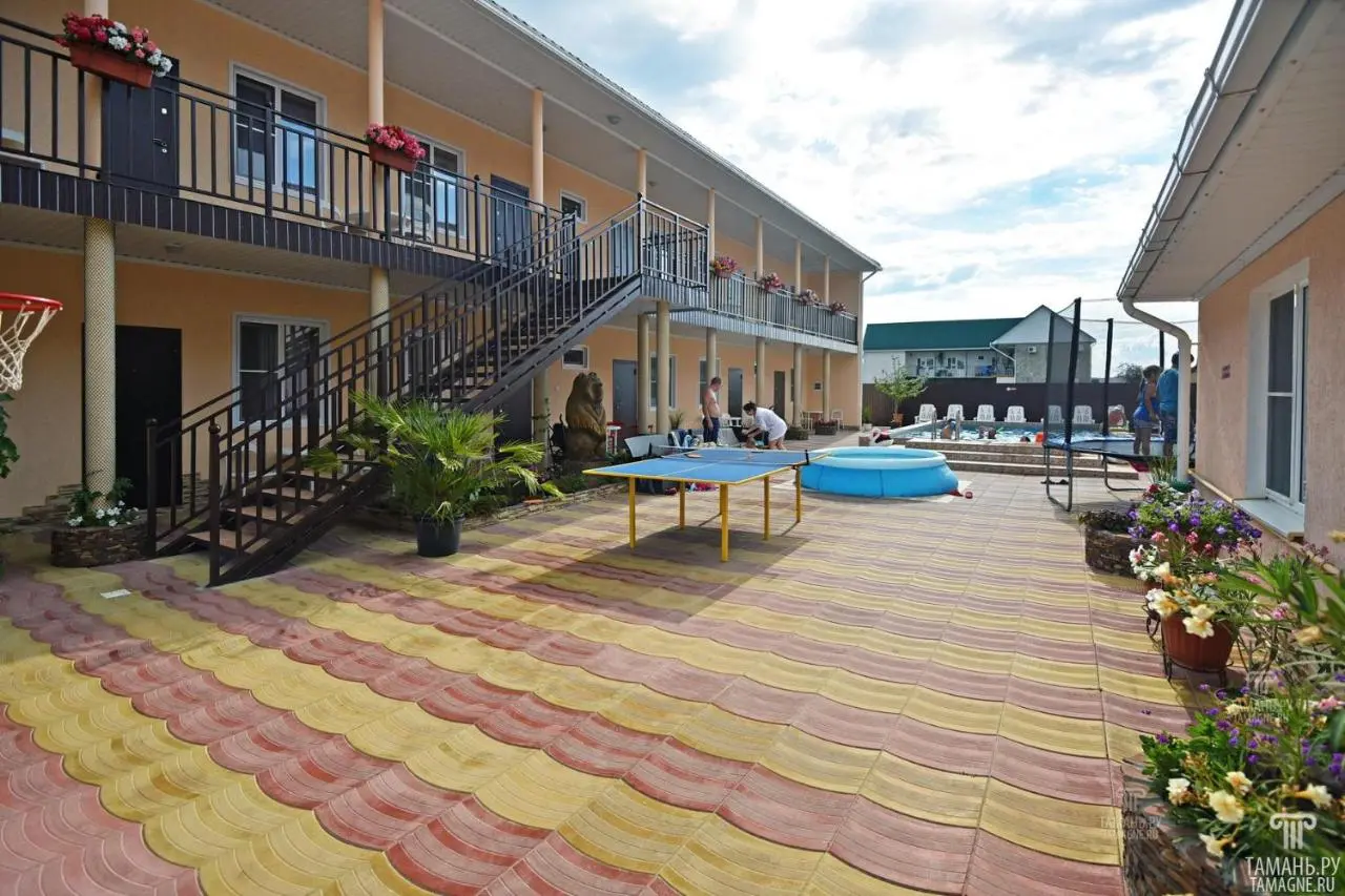 Голубицкая: Izumrud Hotel