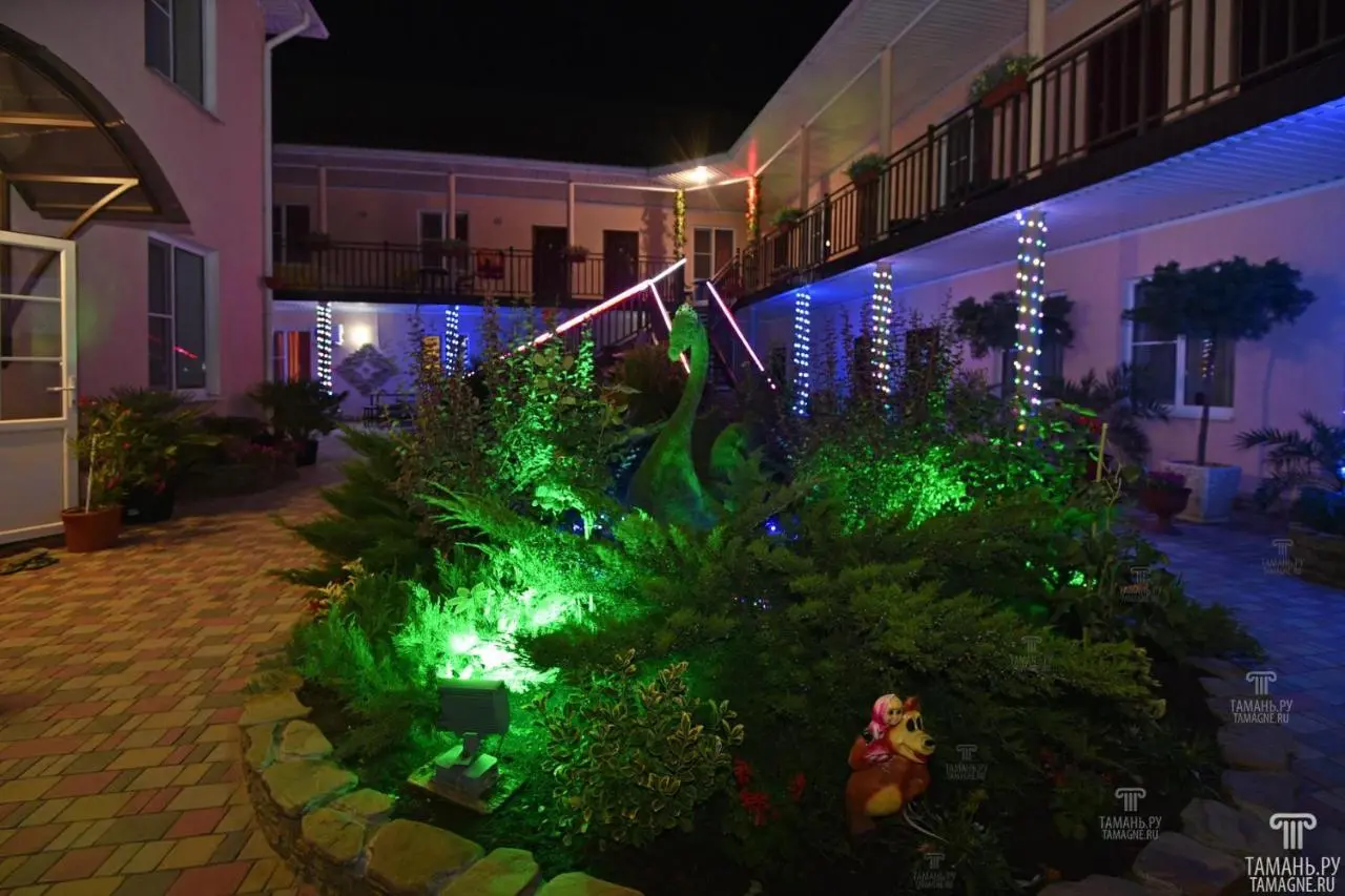 Голубицкая: Izumrud Hotel