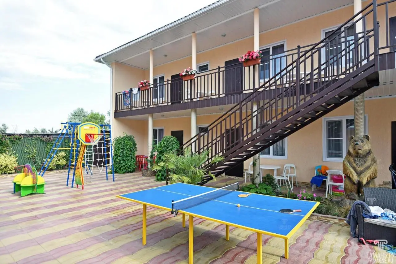 Голубицкая: Izumrud Hotel