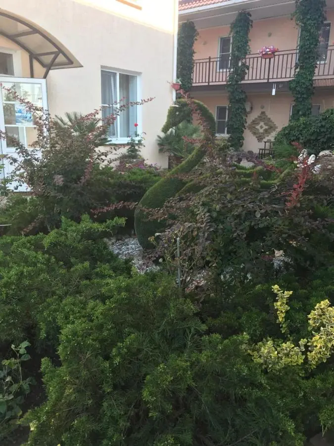 Голубицкая: Izumrud Hotel