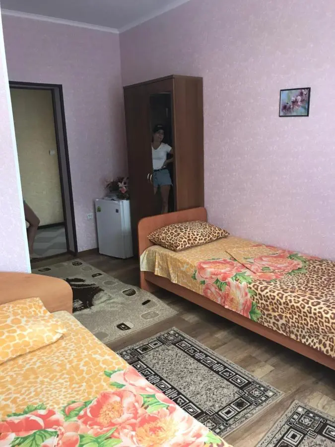 Голубицкая: Izumrud Hotel